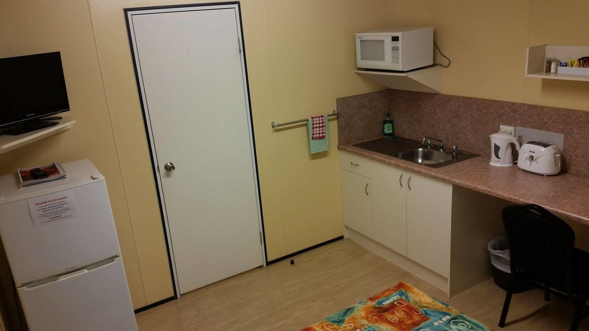 ลีชชาร์ด แอ็กคอมโมเดชัน Motel เมนท์อิซา ภายนอก รูปภาพ