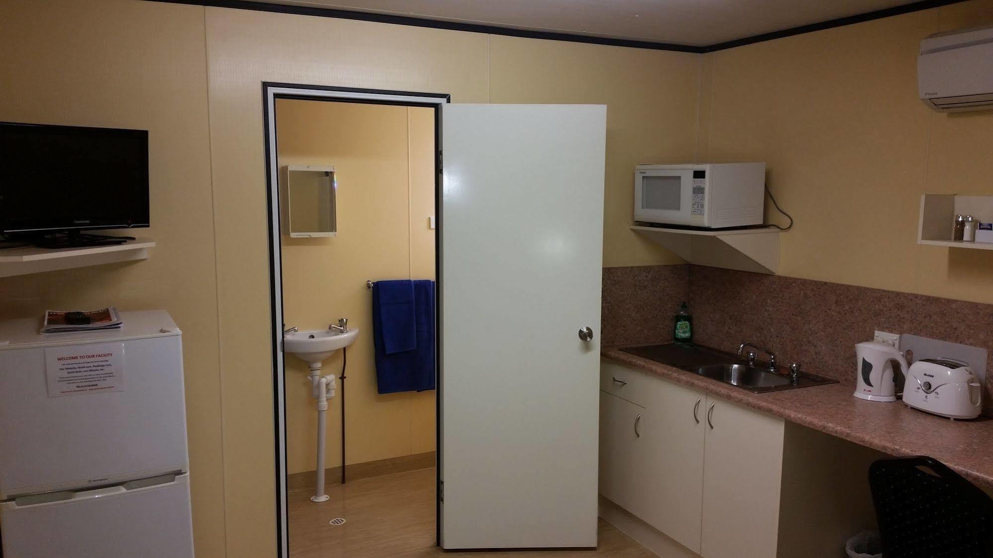 ลีชชาร์ด แอ็กคอมโมเดชัน Motel เมนท์อิซา ภายนอก รูปภาพ