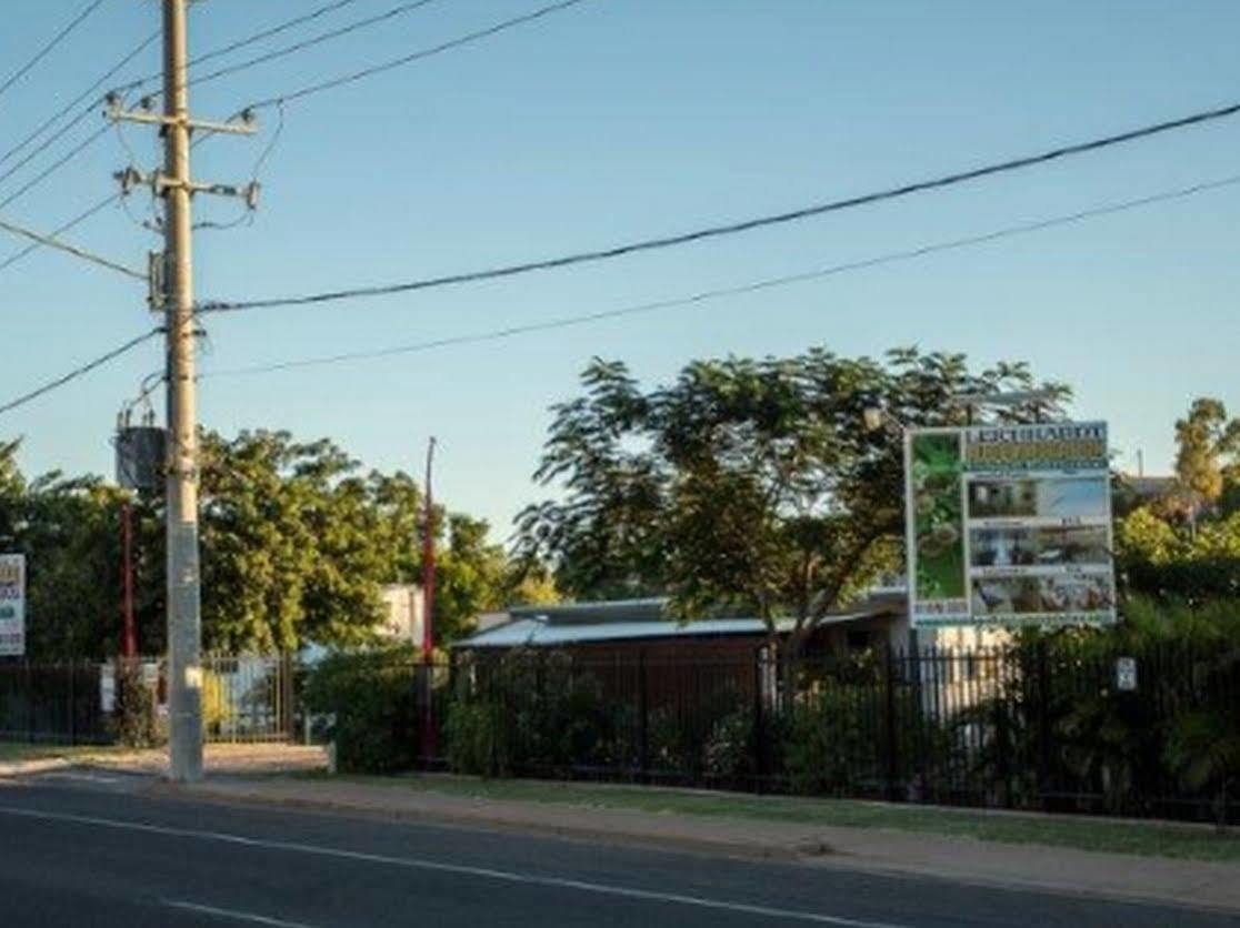 ลีชชาร์ด แอ็กคอมโมเดชัน Motel เมนท์อิซา ภายนอก รูปภาพ